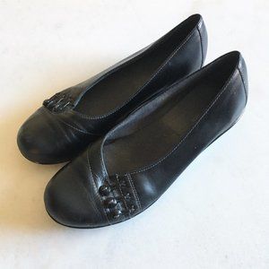 Worn once! Like new Clarks women's black leather flats shoes, great support